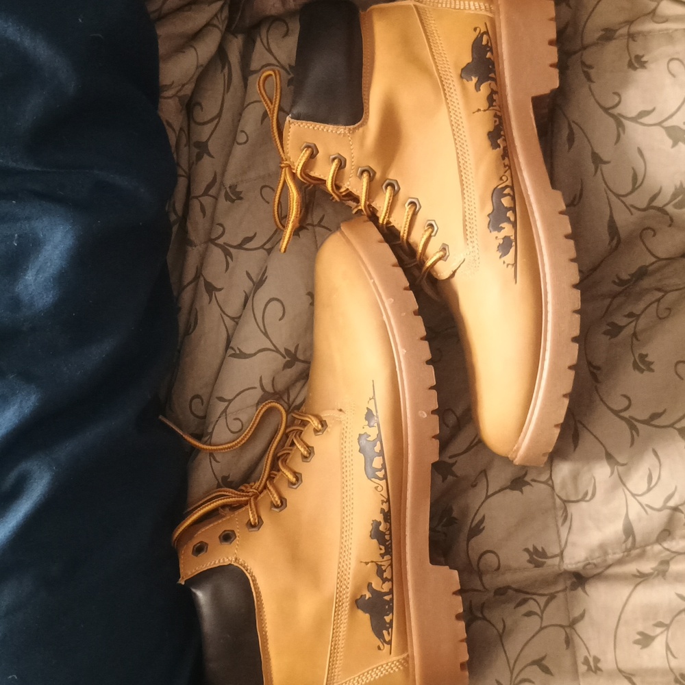 Disney Size 8 Lion King Boots